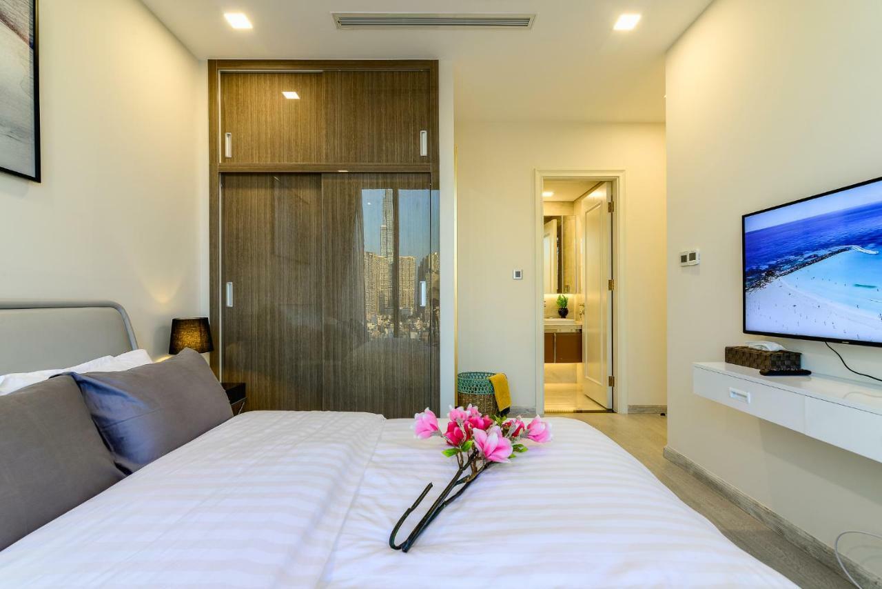 Aqua Apartment: Vinhome Stunning View Apartment
