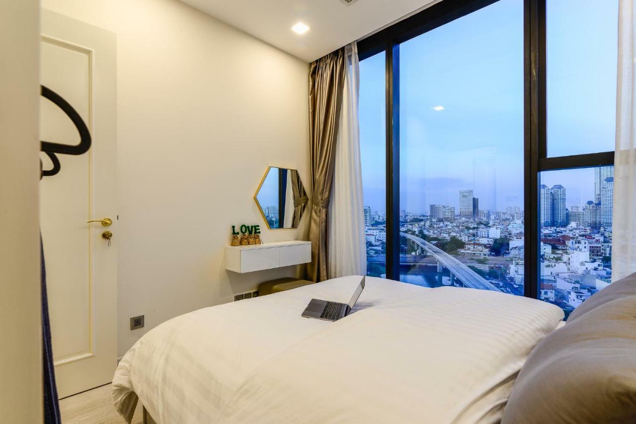 Aqua Apartment: Vinhome Stunning View Apartment